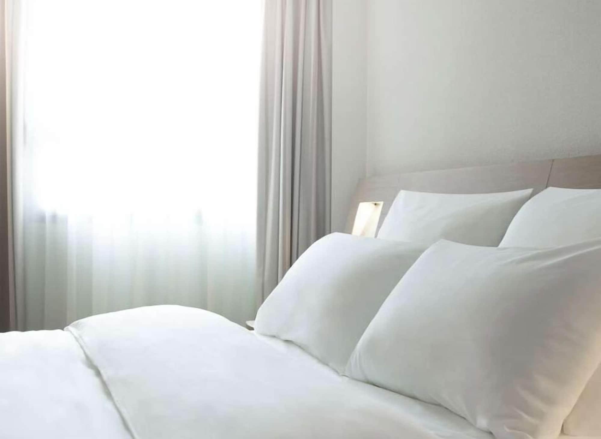 Ibis Aurillac Bagian luar foto